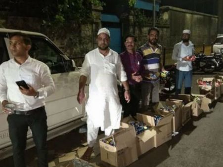 தேசத்தை அதிர வைத்த மகாராஷ்டிரா விவசாயிகள்... அதிகாலை 4 மணிக்கு உணவோடு காத்திருந்த இஸ்லாமியர்கள்!