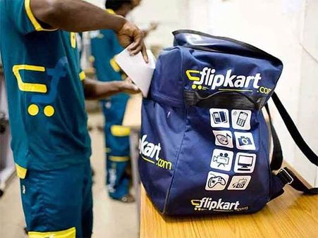 தாமதமாக டெலிவரி செய்த ப்ளிப்கார்ட்.. கூரியர் பையனை 20 முறை கத்தியால் குத்திய டெல்லி பெண்!