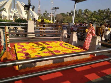 அதிமுகவை குறி வைக்கும் ரஜினி, கமல் அரசியல்... கோதாவில் இறங்கிய கவுதமி!