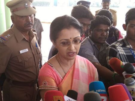 ரஜினி, கமல் நினைப்பது போல தமிழக அரசியலில் இருக்கும் வெற்றிடத்தை எளிதாக நிரப்ப முடியாது: நடிகை கவுதமி