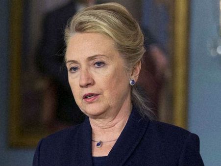 இந்திய சுற்றுப்பயணத்தின்போது ஹிலாரிக்கு கையில் எலும்பு முறிவு... பாத்ரூமில் வழுக்கி விழுந்ததாக தகவல்