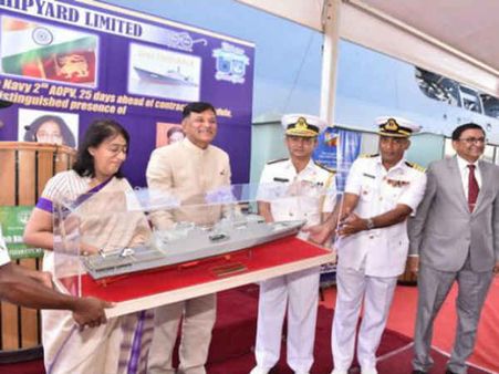 இலங்கையிடம் 2-வது போர்க் கப்பலையும் வழங்கியது இந்தியா!