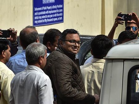 இரவு மருத்துவமனைக்கு போன கார்த்தி சிதம்பரம் காலையில்தான் வந்தார்.. நீதிமன்றத்தில் சிபிஐ வாதம்