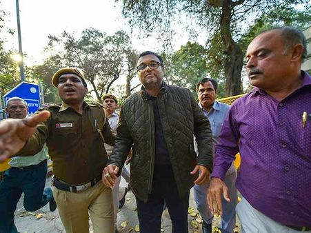 கார்த்தி சிதம்பரம் ஜாமீன் கிடைக்குமா, இல்லையா.. தீர்ப்பை ஒத்தி வைத்தது டெல்லி ஹைகோர்ட்