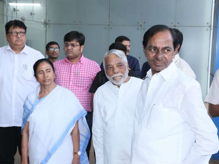 காங்கிரஸ்- பாஜக அல்லாத 3-வது அணி: மமதா பானர்ஜியை சந்தித்தார் சந்திரசேகர் ராவ்