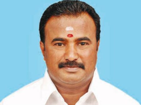 காவிரி மேலாண்மை வாரியம் அமைக்கப்படாததால் பொள்ளாச்சி எம்.பி-க்கு கூரியர் மூலம் எலி மருந்து பார்சல்