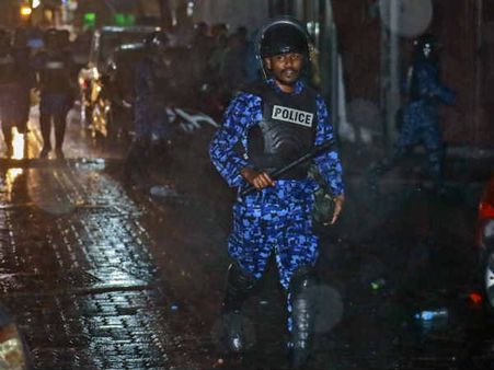 மாலத்மாலத்தீவில்தீவில் 45 நாட்கள் நீடித்த அவசரநிலை பிரகடனம் வாபஸ்.. அதிபர் அப்துல்லா யாமீன் உத்தரவு