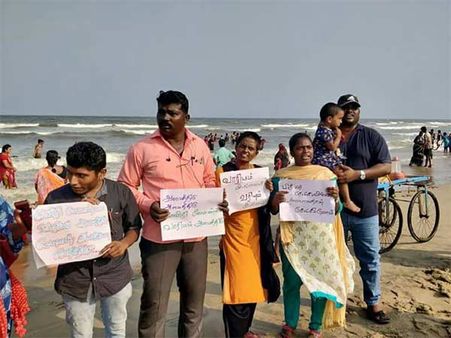 காவிரிக்காக சென்னை மெரினா கடற்கரையில் போராட்டத்தில் ஈடுபட்ட இளைஞர்கள் கைது