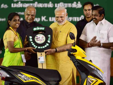 மானிய ஸ்கூட்டர் வழங்கும் விழாவில் பிரதமர் மோடியை அவமதித்ததாகக் கூலித் தொழிலாளி கைது