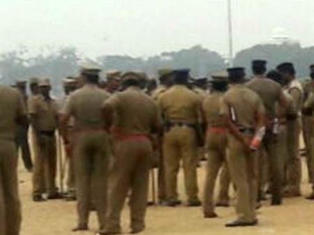 ரவுடிகள் பட்டியல் தயாரிப்புப் பணியில் போலீஸார்: என்கவுண்டர் பீதியில் வெளிமாநிலத்தில் பதுங்கும் ரவுடிகள்