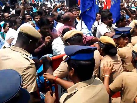 பரமக்குடியில் விஎச்பி ரத யாத்திரைக்கு எதிர்ப்பு: போலீஸுடன் தள்ளுமுள்ளு