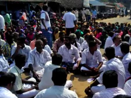 புதுக்கோட்டை அருகே சுகாதார நிலையம் கோரி மக்கள் சாலை மறியல் - 3 பேர் மயக்கம்