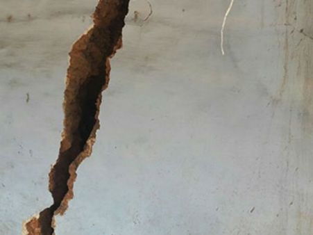 வேலூரில் லேசான நில அதிர்வு - சுவர்களில் விரிசல் ஏற்பட்டதால் பொதுமக்கள் அச்சம்