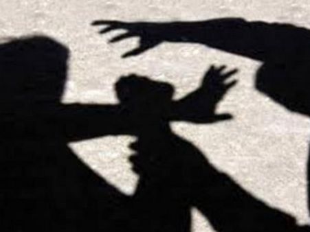 கடலூர் அருகே பயங்கரம்: வீட்டுமனை பிரச்சனை காரணமாக மூதாட்டி அடித்து கொலை - 2 பேர் படுகாயம்