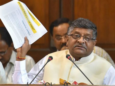 கேம்பிரிட்ஜ் அனாலிடிகா முறைகேடு - மாறி மாறி அடித்துக்கொள்ளும் பாஜக- காங்கிரஸ்