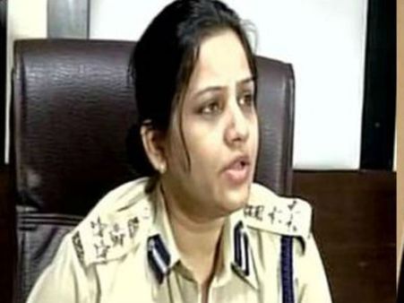 அடுத்த அதிரடி.. பாஜக எம்.பி. அறக்கட்டளை வழங்கிய விருதை ஏற்க மறுத்த ஐபிஎஸ் அதிகாரி ரூபா!