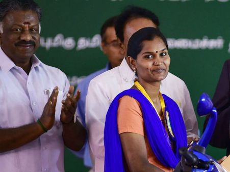 2018ம் நிதியாண்டில் மேலும் 1 லட்சம் பெண்களுக்கு 'அம்மா ஸ்கூட்டர்'!