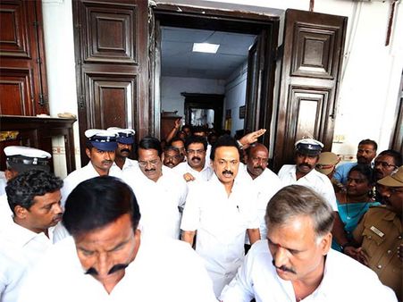 வி.எச்.பி. யாத்திரையை அனுமதிப்பதா? சட்டசபையில் அமளி- திமுக எம்.எல்.ஏக்கள் கூண்டோடு வெளியேற்றம்