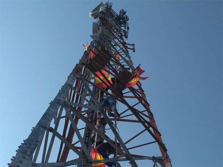 திண்டுக்கல்: காவிரி மேலாண்மை வாரியம் கோரி செல்போன் டவரில் ஏறி போராடிய தமிழ் தேசிய கட்சியினர் கைது