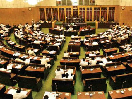 தெலுங்கானாவில் 9 காங்கிரஸ் எம்எல்ஏக்கள் சஸ்பென்ட்.. ஆளுநர் உரையின்போது ரகளை செய்ததால் நடவடிக்கை