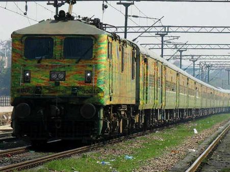 இந்திய ரயில்வே துறையை மேம்படுத்த ஆலோசனை சொல்லுங்க.. ரூ10 லட்சம் பரிசு காத்திருக்கிறது!