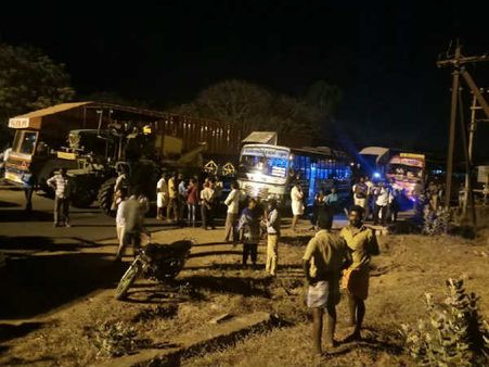 ஹெல்மெட் போடாததற்காக துரத்தி சென்று வாகனத்தை உதைத்த காவல் ஆய்வாளர்!... டார்கெட் தான் காரணமா?