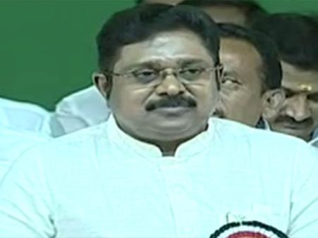 ’வாங்கய்யா வாத்தியாரய்யா.. ’ பாடல் ஒலிக்க மேடைக்கு வந்த தினகரன்: விண்ணைப்பிளந்த தொண்டர்களின் ஆரவாரம்