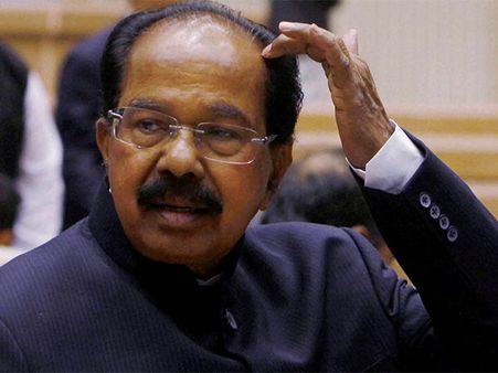 காங். வேட்பாளர் சர்ச்சை ட்வீட்... எங்க ஒப்புதல் இல்லாமல் 'அட்மின்' போட்டது... மொய்லி குடும்பம் பல்டி