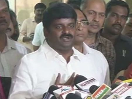 சுகாதாரத்துறை அமைச்சர் விஜயபாஸ்கர் பேச்சால் சர்ச்சை