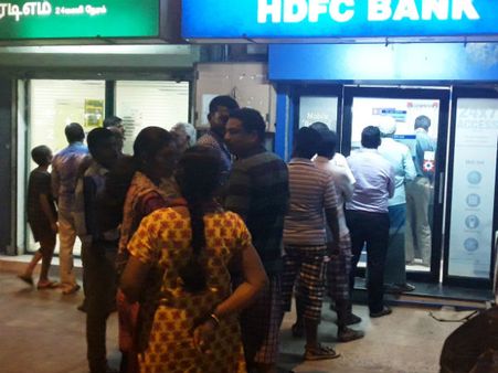 தமிழக ஏடிஎம்களிலும் பணத்தட்டுப்பாடு.. எங்கெல்லாம் பிரச்சனை நிலவுகிறது?