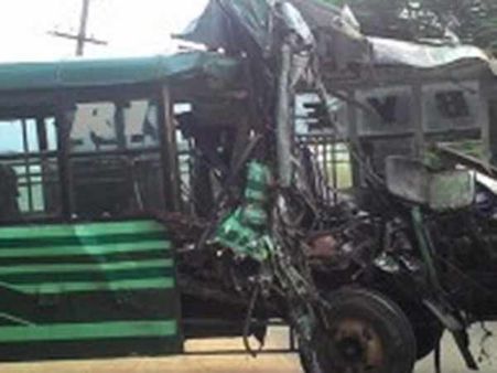 வாடிப்பட்டி அருகே நின்றுகொண்டிருந்த அரசு பேருந்து மீது லாரி மோதி 2 பேர் பலி- பேர் படுகாயம்