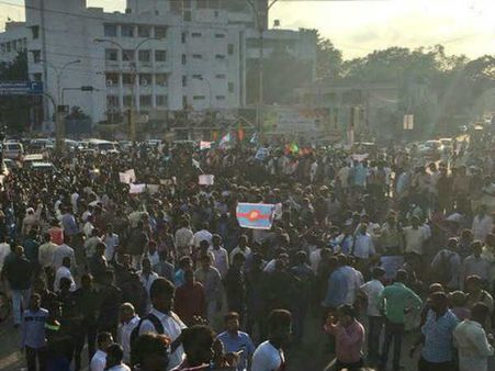 ஐபிஎல்-க்கு எதிராக சென்னை அண்ணாசாலையில் பிரமாண்ட புரட்சி... அணி அணியாக பல்லாயிரம் பேர் கைது!