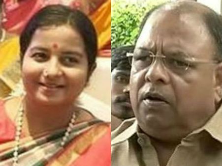 திவாகரன் குடும்பத்துடன் மல்லுக்கட்டு- ஃபேஸ்புக் ஐடியா கொடுத்த அனுராதா- மீண்டும் பலிகடாவாக வெற்றிவேல்