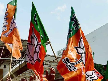 புதுச்சேரி: பெண் அரசு ஊழியர்களுக்கு பாலியல் தொந்தரவு.. அதிகாரியைக் கண்டித்து பாஜக போராட்டம்