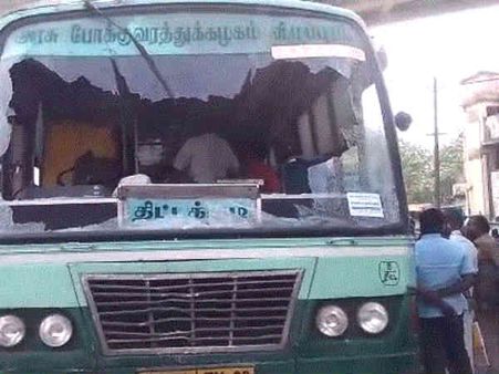 திண்டிவனத்தில் பதற்றம்: அம்பேத்கர் சிலை அவமதிப்பு கண்டித்து அரசு பேருந்துகள் கண்ணாடி உடைப்பு