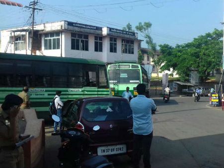 கேரளாவில் இருந்து தமிழகத்துக்கான பேருந்துகள் இயக்கம் முற்றிலும் நிறுத்தம்