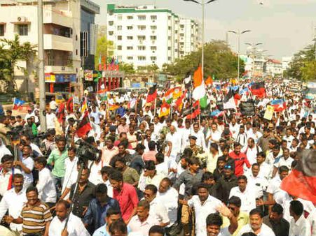 காவிரி பந்த் : எதிர்கட்சியினர் மறியல்... ஸ்தம்பித்த தலைநகரம் - கடும் அவதியடைந்த மக்கள்