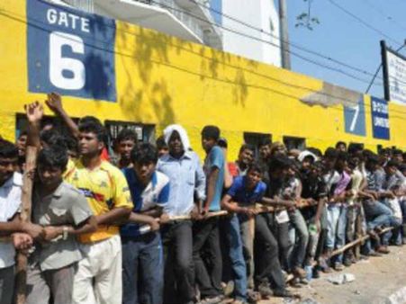 சென்னையில் ஐபிஎல் போட்டிகளை மாற்ற பரிசீலனை.. டிக்கெட் விற்பனை ஒத்திவைப்பு