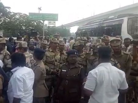 வாவ்.. தமிழர்களிடம்தான் கற்றுக்கொள்ள வேண்டும்.. உணர்ச்சி பெருக்கில் வட இந்தியர்கள்! #gobackmodi