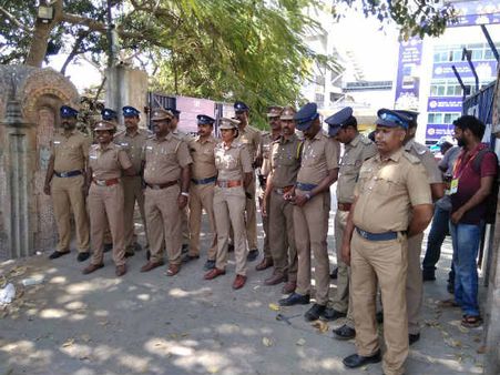 வீரர்களுக்கு துப்பாக்கி ஏந்திய போலீஸ் பாதுகாப்பு: ஸ்டேடியத்திற்கு எப்படி அழைத்து செல்வது என ஆலோசனை!