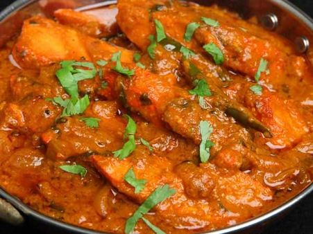 ஹைதராபாத் திருமண விழாவில் சிக்கனுக்காக அடிதடி... இளைஞர் கொலை.. 15 பேர் மீது வழக்குப்பதிவு!