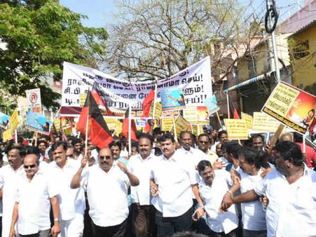 குட்கா ஊழல்: டிஜிபி அலுவலகம் முற்றுகை- நூற்றுக்கணக்கான திமுகவினர் கைது- போலீசார் குவிப்பு