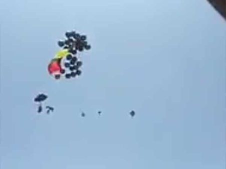 சென்னை சேப்பாக்கம் ஸ்டேடியம் அருகே கருப்பு பலூன்களை பறக்கவிட்டு தவாகவினர் போராட்டம்