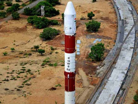 மீனவர்களுக்கு உதவிக்கரம் நீட்டும் ஐஆர்என்எஸ்எஸ்-1ஐ செயற்கைகோள்.. நாளை செலுத்தப்படுகிறது!