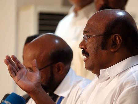 கட்சியில் 16 பேரை காப்பாற்ற முடியாத கமல்ஹாசன் நாட்டை எப்படி நிர்வகிக்க போகிறார்?: ஜெயக்குமார் பொளேர்