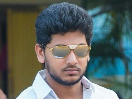 'நோ அரசியல்'.... என்னை சீண்டி இழுத்துவிட்டால்தான் உண்டு.... சீறும் திவாகரன் மகன் ஜெயானந்த்