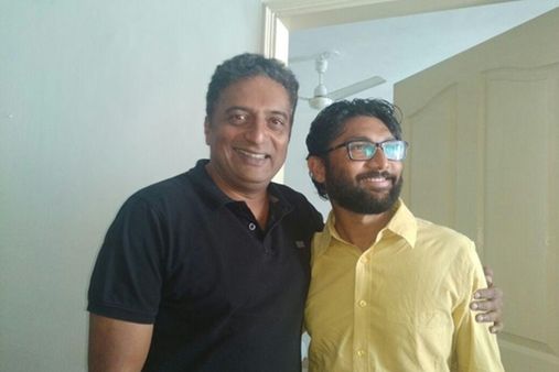 கர்நாடகா தேர்தல் களத்தில் ஜிக்னேஷ் மேவானி, பிரகாஷ் ராஜ் இணைந்து பாஜகவுக்கு எதிராக பிரசாரம்!