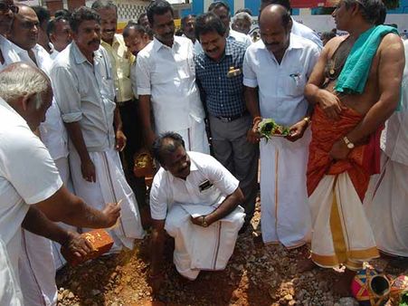 இடியும் நிலையில் இருந்த சுரண்டை பேருந்து நிலையம்... புதுப்பிக்கும் பணிகள் தொடக்கம்!