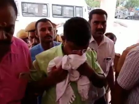 நிர்மலா தேவி விவகாரம் : சரணடைந்த முன்னாள் ஆராய்ச்சி மாணவர் கருப்பசாமிக்கு 4 நாள் சிபிசிஐடி காவல்