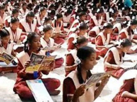 திருவண்ணாமலை மாவட்டத்தில் 1.75 மாணவர்கள் ஒன்று திரண்டு தமிழ் புத்தகம் வாசித்து உலக சாதனை